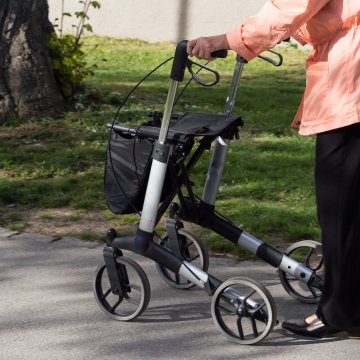best rollators rollator walkers 2019 woman outside with 4-wheeled rollator